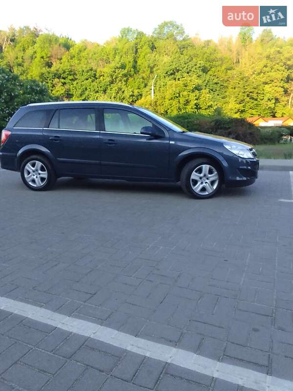 Универсал Opel Astra 2009 в Каневе