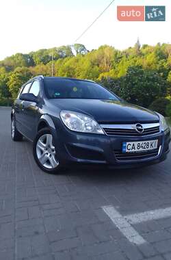 Универсал Opel Astra 2009 в Каневе