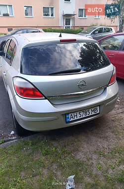 Хэтчбек Opel Astra 2005 в 