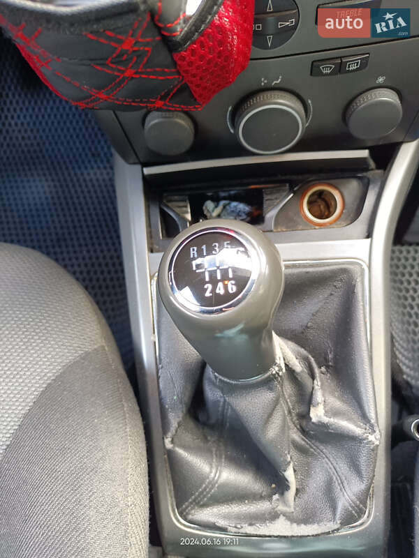 Хетчбек Opel Astra 2005 в Хирові