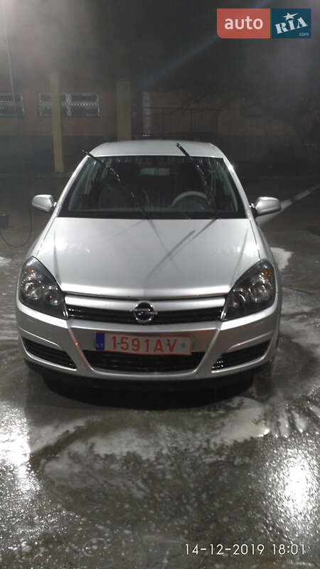 Хетчбек Opel Astra 2005 в Хирові