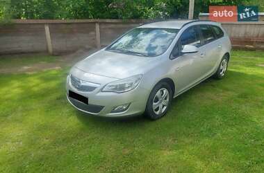 Універсал Opel Astra 2011 в Івано-Франківську