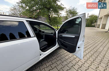 Универсал Opel Astra 2010 в 