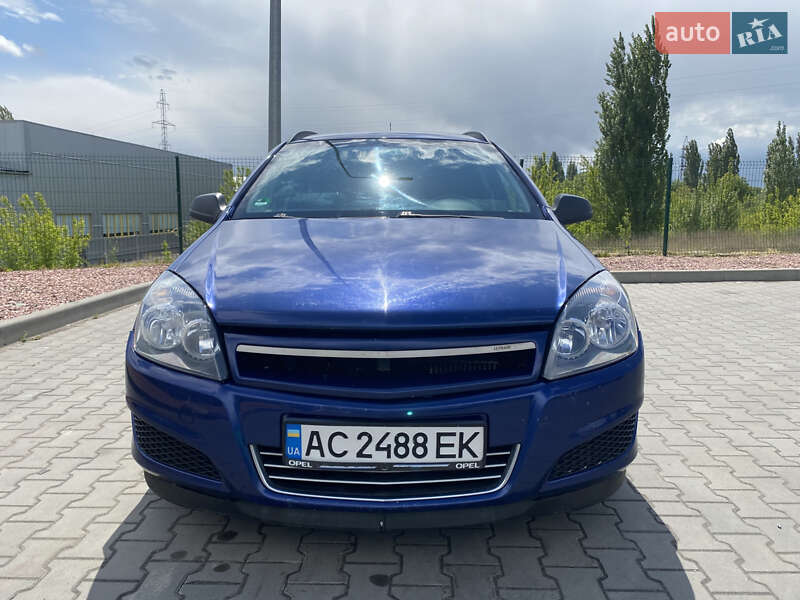 Універсал Opel Astra 2010 в Луцьку