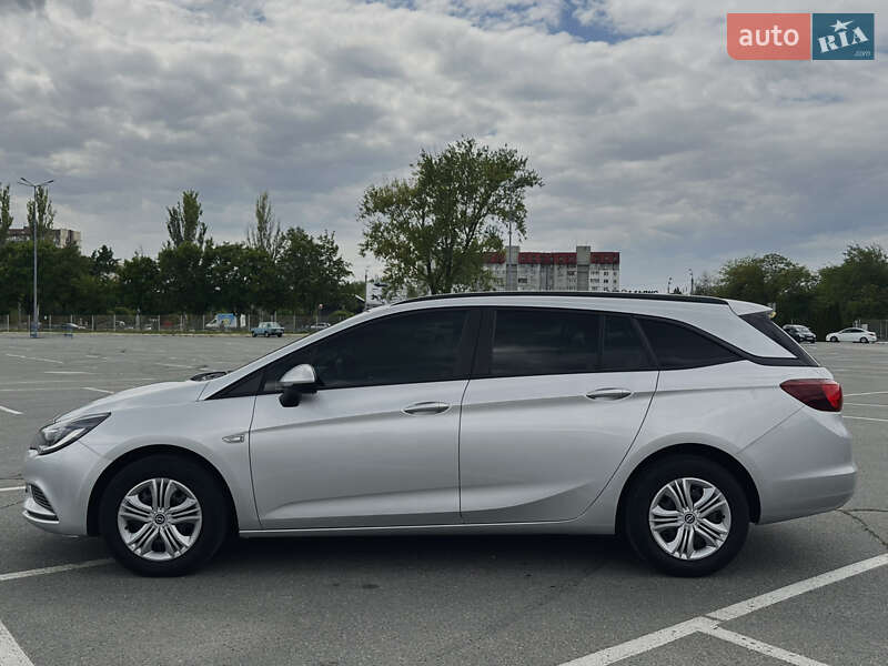 Универсал Opel Astra 2017 в Днепре