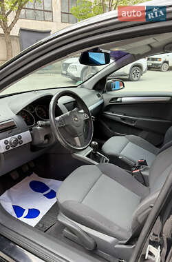 Хэтчбек Opel Astra 2006 в 
