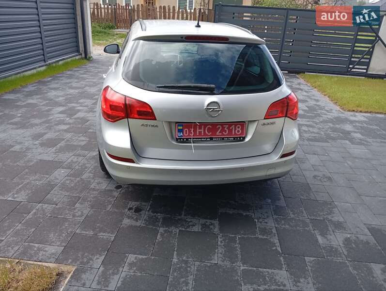 Універсал Opel Astra 2012 в Ковелі