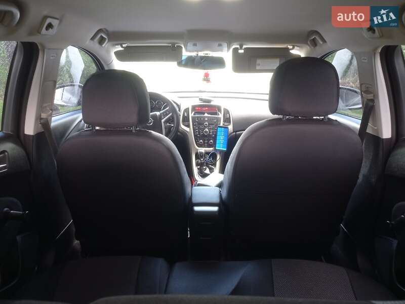 Универсал Opel Astra 2011 в Мене