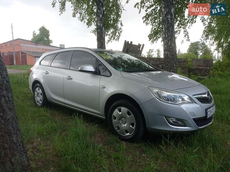 Универсал Opel Astra 2011 в Мене