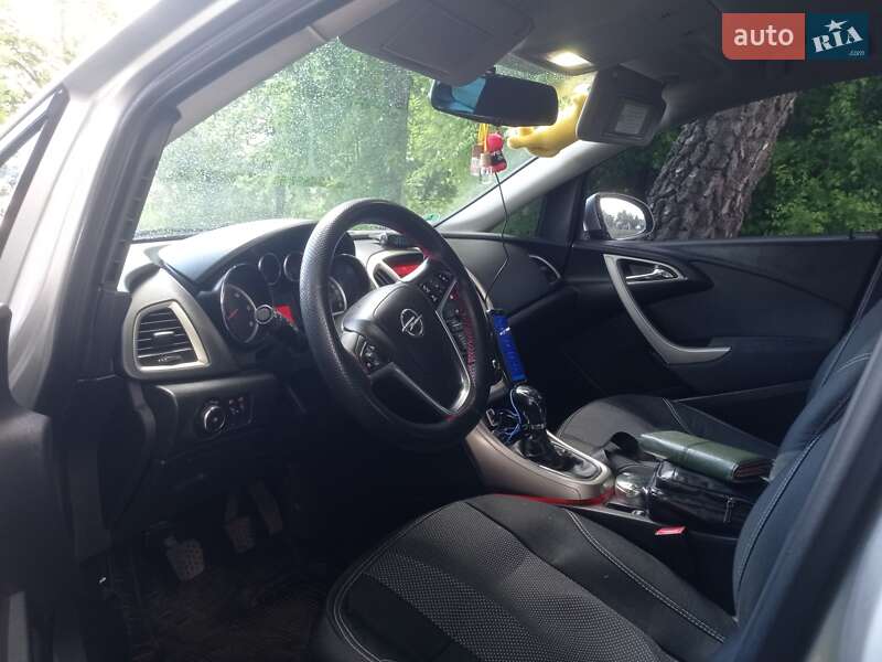 Универсал Opel Astra 2011 в Мене