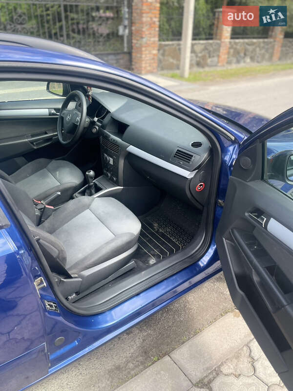 Універсал Opel Astra 2006 в Луцьку