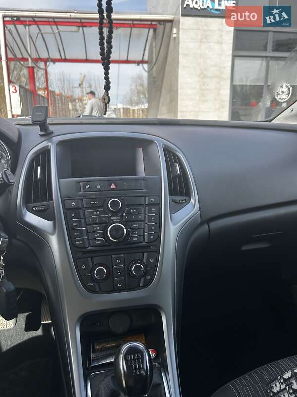 Універсал Opel Astra 2014 в Хмельницькому