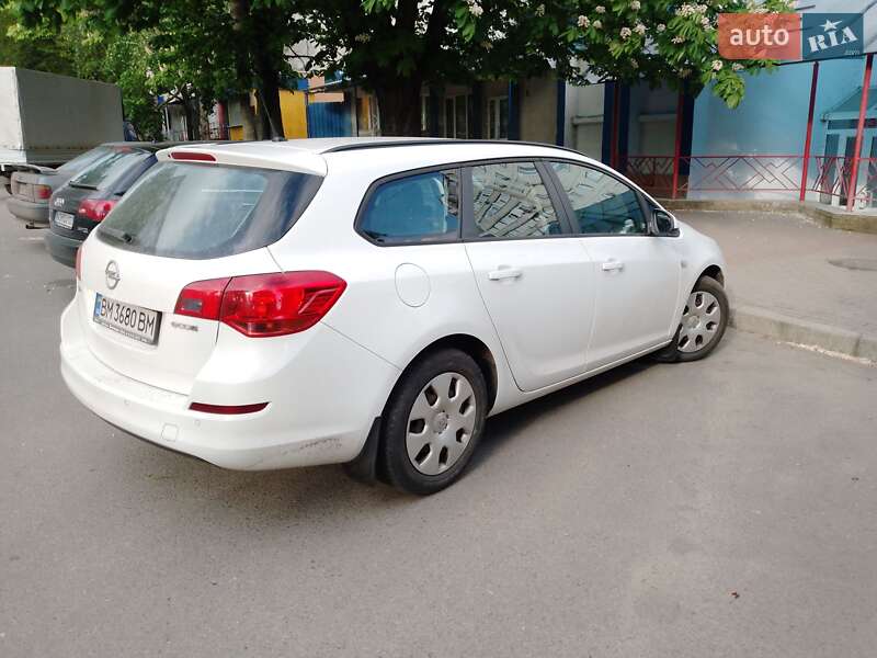 Універсал Opel Astra 2012 в Сумах
