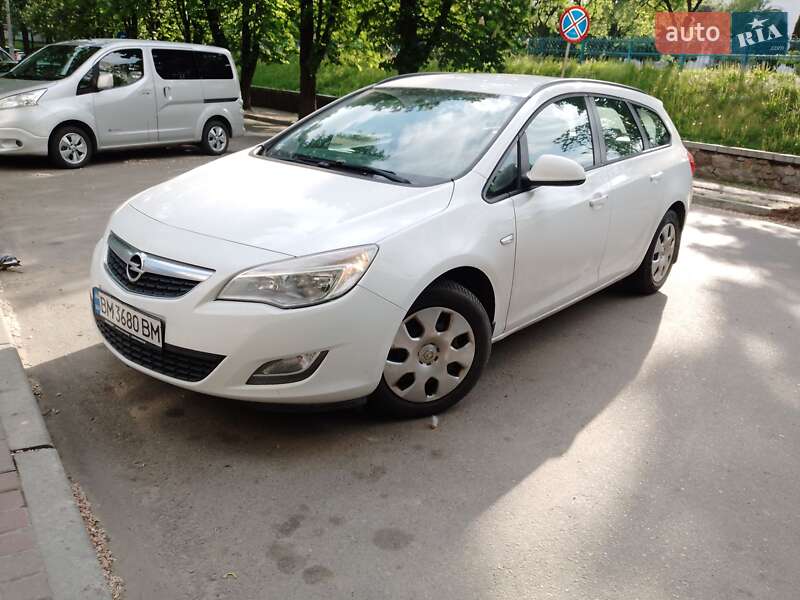 Універсал Opel Astra 2012 в Сумах