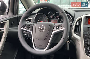 Универсал Opel Astra 2013 в 