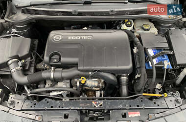 Универсал Opel Astra 2013 в 