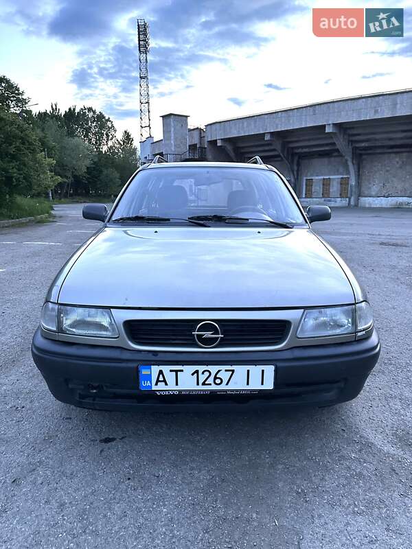 Універсал Opel Astra 1996 в Івано-Франківську
