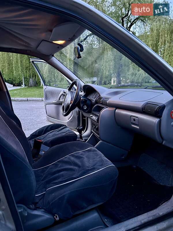 Універсал Opel Astra 1996 в Івано-Франківську