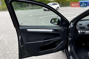 Универсал Opel Astra 2010 в 