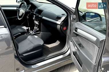 Универсал Opel Astra 2010 в 