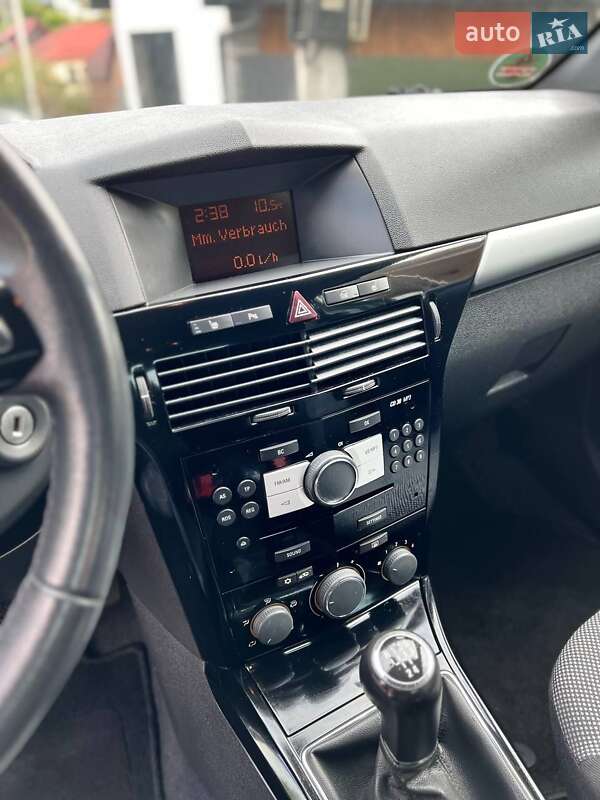 Універсал Opel Astra 2010 в Хмельницькому