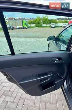 Универсал Opel Astra 2010 в 