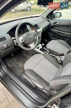 Универсал Opel Astra 2010 в 