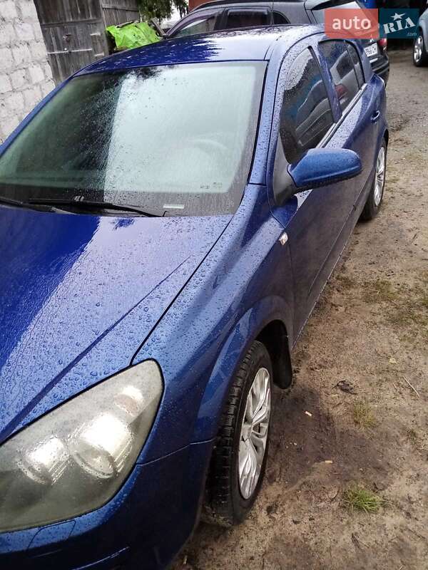 Хэтчбек Opel Astra 2004 в Малине