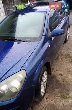 Хэтчбек Opel Astra 2004 в 