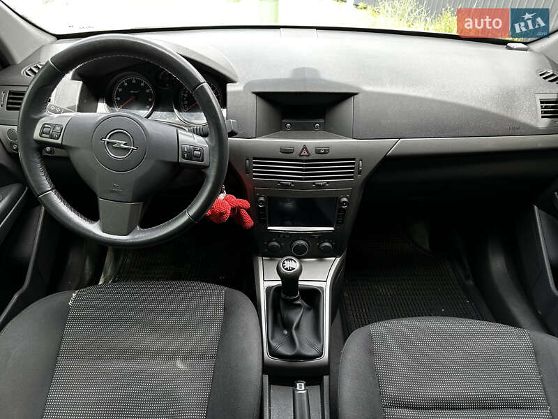 Хетчбек Opel Astra 2006 в Дніпрі
