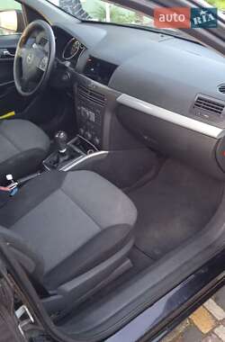 Хетчбек Opel Astra 2005 в 