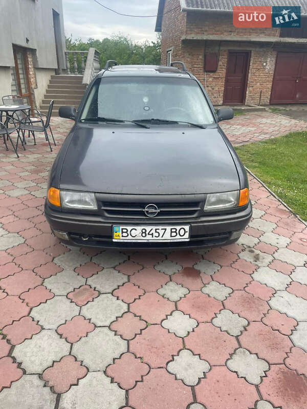 Универсал Opel Astra 1996 в Мостиске