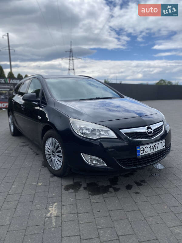 Универсал Opel Astra 2012 в Долине