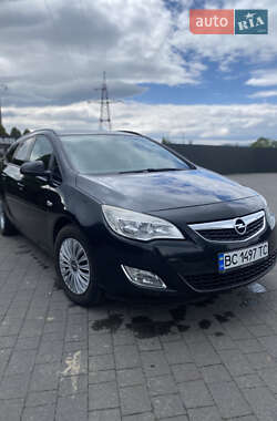 Универсал Opel Astra 2012 в 