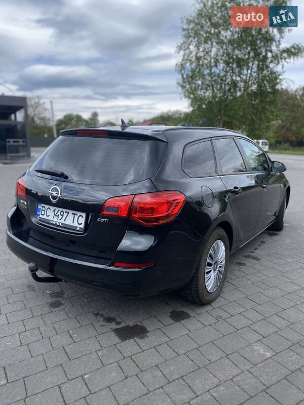 Универсал Opel Astra 2012 в Долине