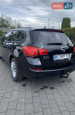 Универсал Opel Astra 2012 в 