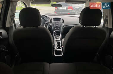 Универсал Opel Astra 2012 в 