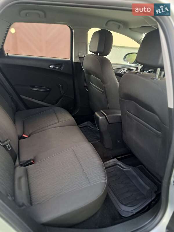 Универсал Opel Astra 2013 в Самборе