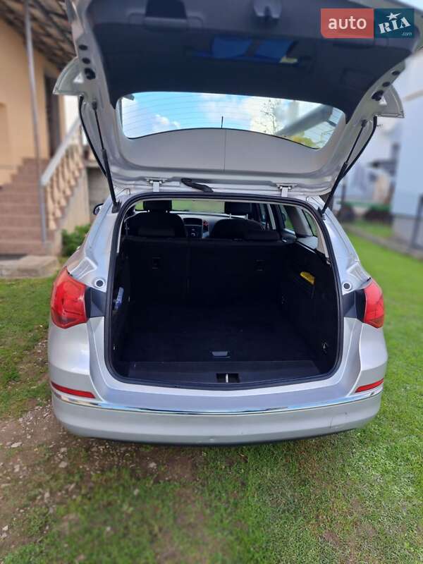 Универсал Opel Astra 2013 в Самборе