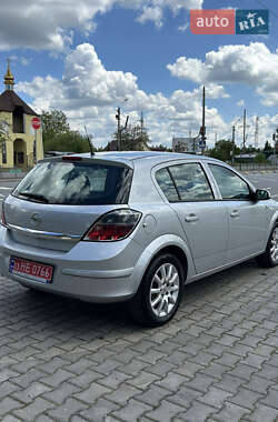 Хетчбек Opel Astra 2009 в 