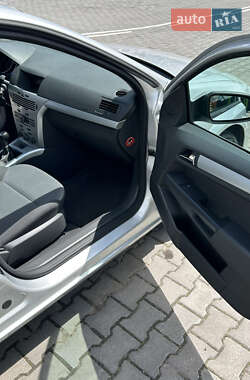 Хетчбек Opel Astra 2009 в 