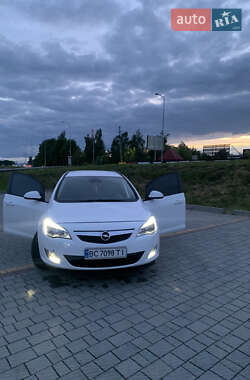 Універсал Opel Astra 2012 в 