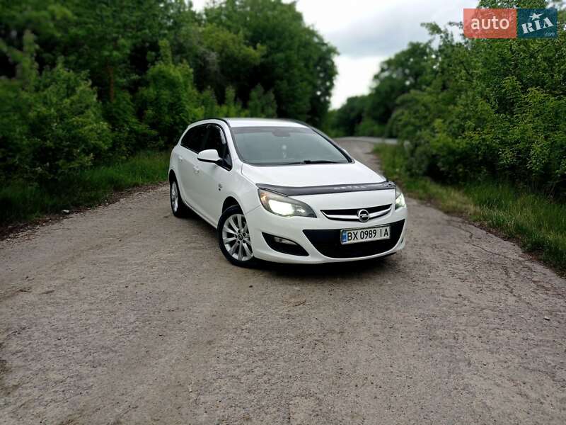 Универсал Opel Astra 2012 в 