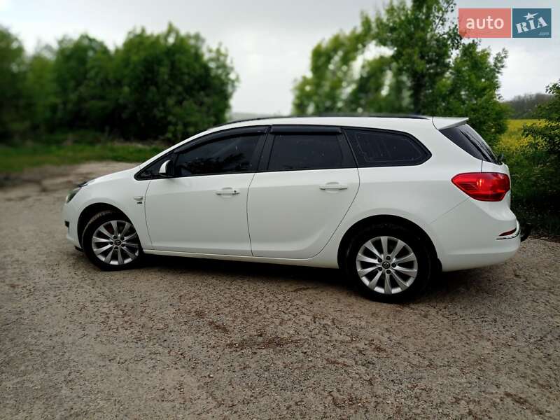 Универсал Opel Astra 2012 в Дунаевцах