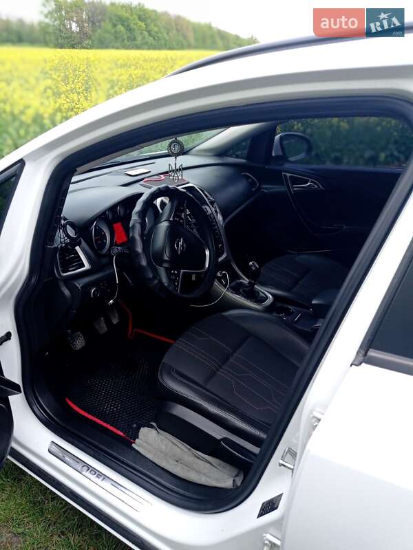 Универсал Opel Astra 2012 в Дунаевцах