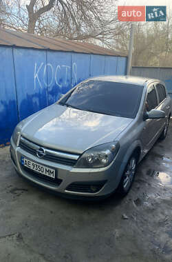 Хетчбек Opel Astra 2006 в Дніпрі
