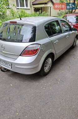 Хэтчбек Opel Astra 2004 в 