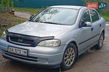 Седан Opel Astra 2004 в 