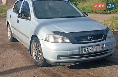 Седан Opel Astra 2004 в Первомайске