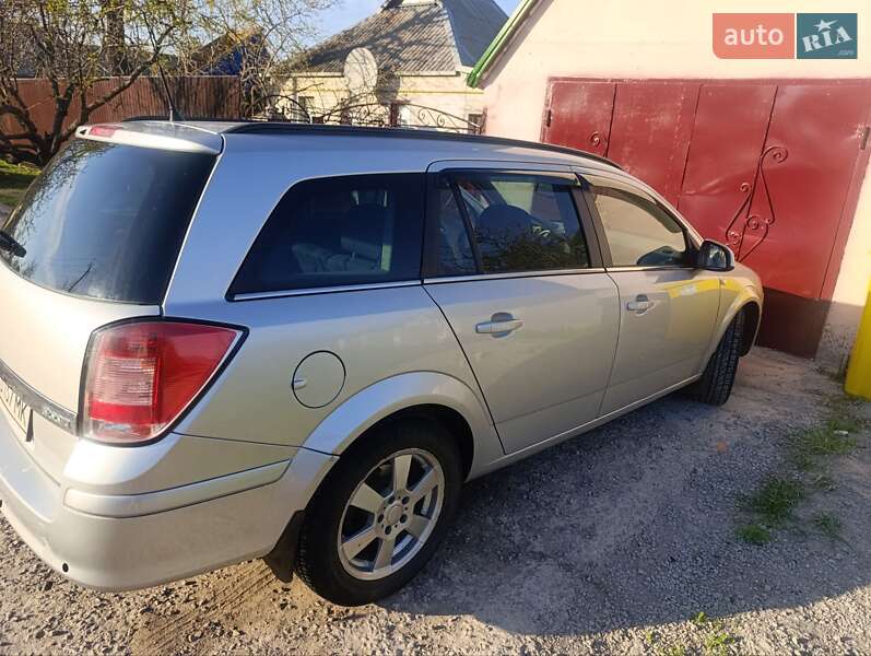 Универсал Opel Astra 2010 в 